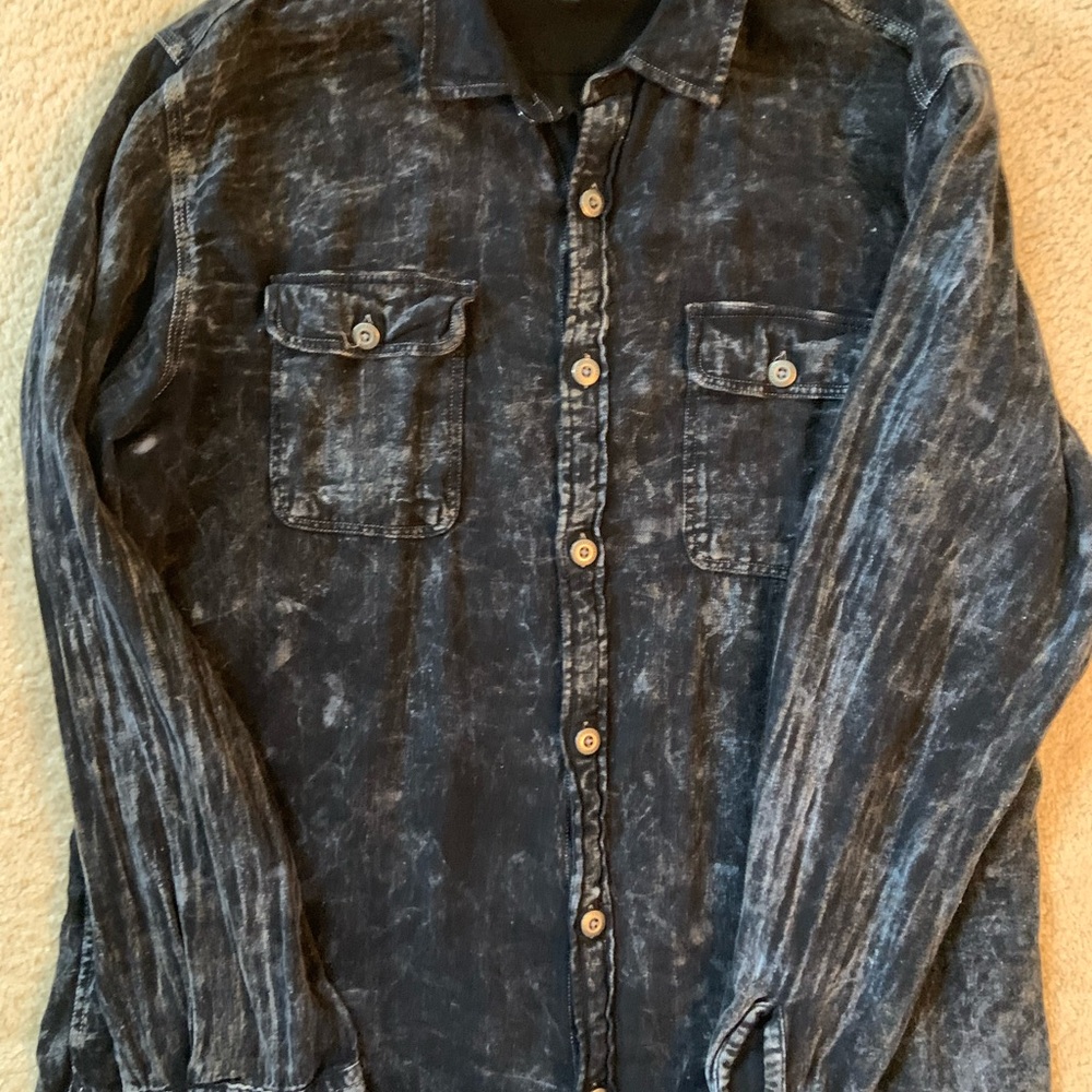 Men’s distressed long sleeve shirt black